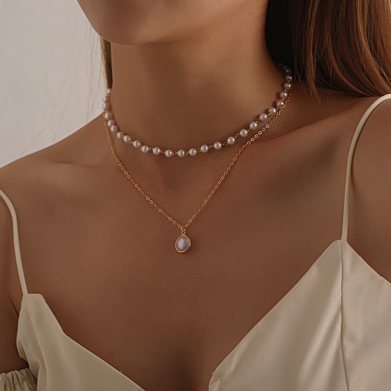 O Chocker Pérolas Sammy é de uma delicadeza sublime, modelo muito orgânico com pérolas muito delicadas, combina com qualquer look, além do material de alta qualidade e resistência, perfeito para qualquer ocasião.